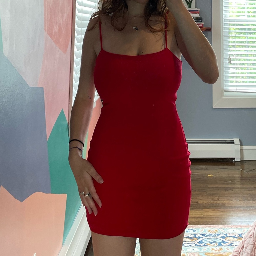 Lulu’s red bodycon dress